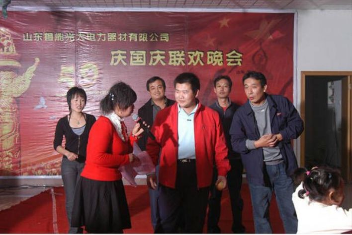 点击查看详细信息<br>标题：员工风采-比一比谁更红 阅读次数：4186
